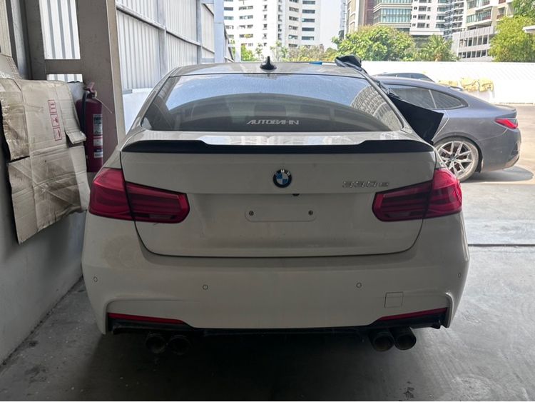 รถ BMW Series 3 330e สี ขาว