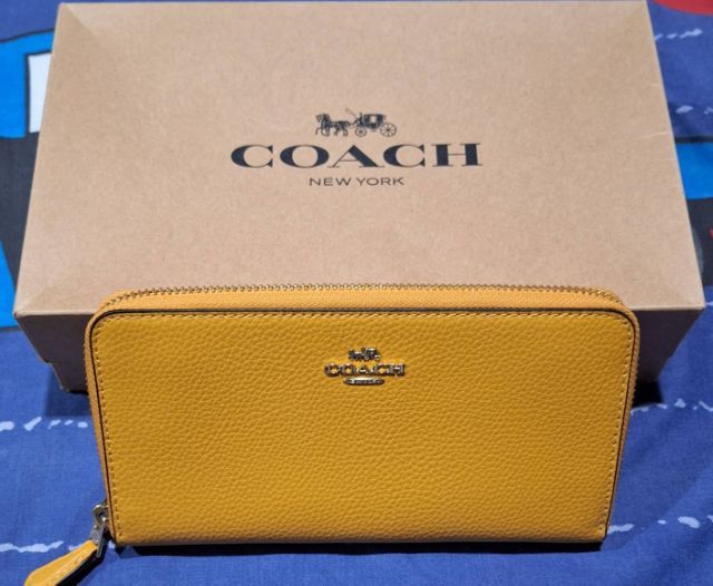 👜 Coach Long Zip Around Wallet สีเหลือง (งานแท้) รูปที่ 2