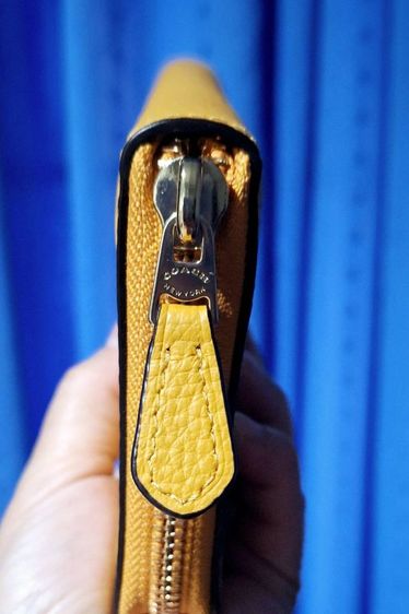 👜 Coach Long Zip Around Wallet สีเหลือง (งานแท้) รูปที่ 4