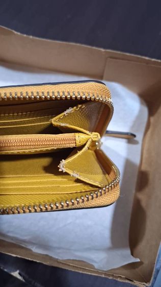 👜 Coach Long Zip Around Wallet สีเหลือง (งานแท้) รูปที่ 6