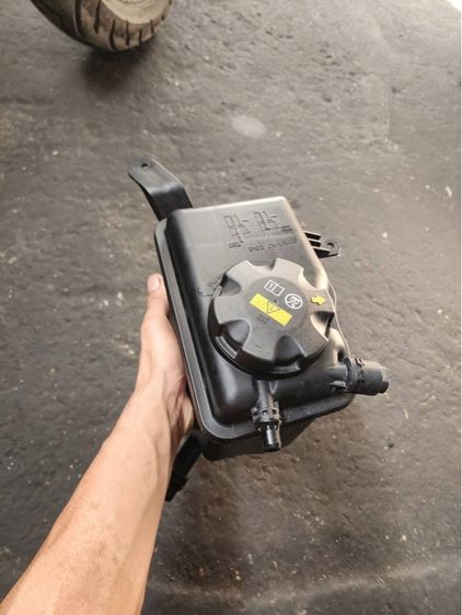 ถังพักน้ำหม้อน้ำ BMW E60 520i 523i 525i 530i รูปที่ 8