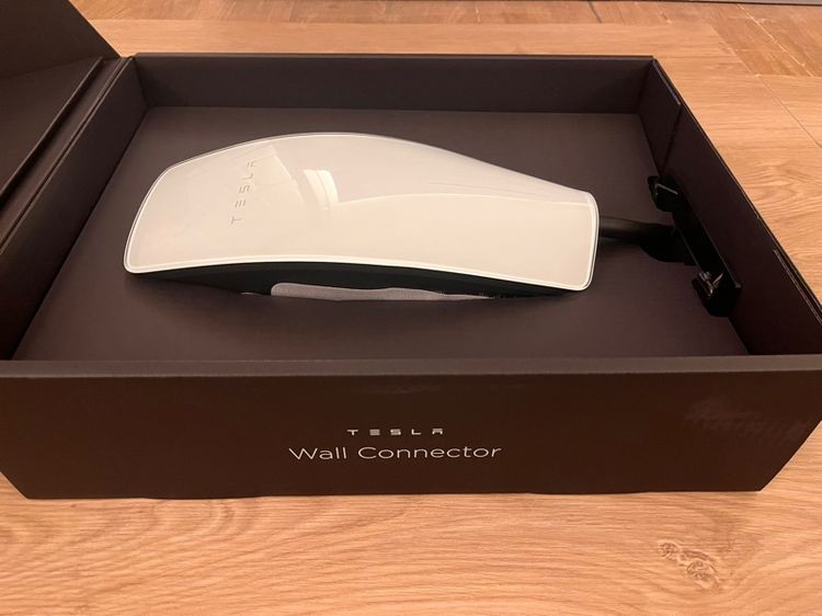 Tesla wall charge or wall connector รูปที่ 2