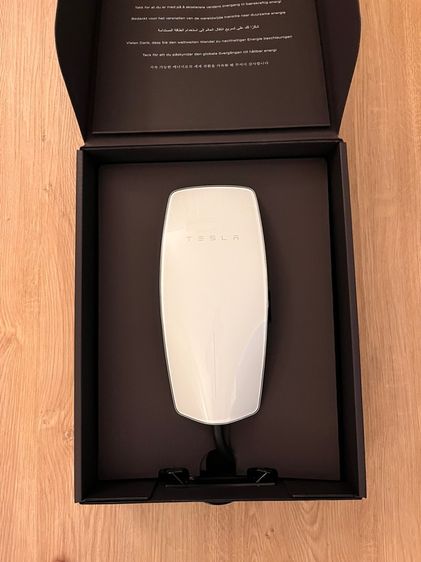 Tesla wall charge or wall connector