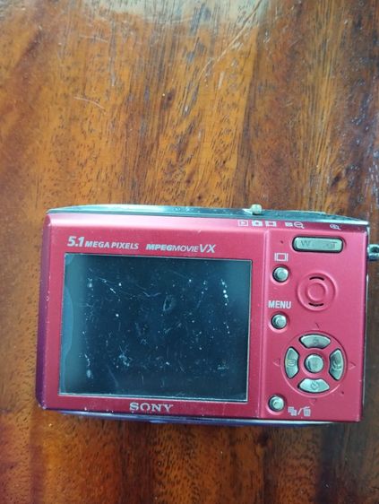 Sony Cyber-shot DSC-T5. กล้องดิจิตอลมือสองสภาพดี. มาพร้อมแบตเตอรี่, สายคล้อง. Features  details. 5.1megapixel CCD captures enough detail  รูปที่ 2