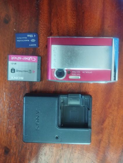 Sony Cyber-shot DSC-T5. กล้องดิจิตอลมือสองสภาพดี. มาพร้อมแบตเตอรี่, สายคล้อง. Features  details. 5.1megapixel CCD captures enough detail 