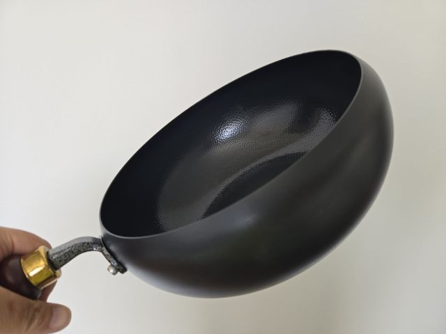 กระทะเหล็กหล่อทรงกระบอกขนาดใหญ่ เส้นผ่านศูนย์กลาง 24 เซนติเมตร รูปที่ 5