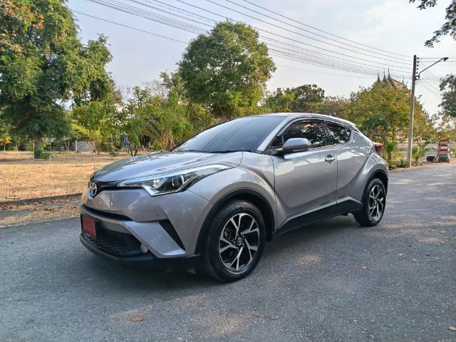 รถ Toyota C-HR 1.8 Mid สี เทา