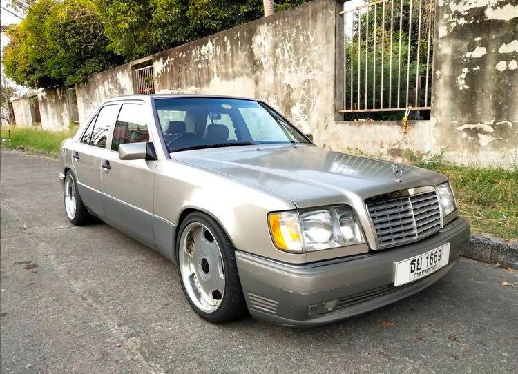 Mercedes-Benz E-Class 1994 E220 Sedan เบนซิน ไม่ติดแก๊ส เกียร์อัตโนมัติ บรอนซ์ทอง รูปที่ 4