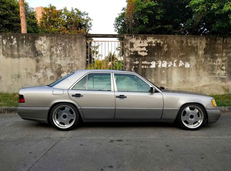 Mercedes-Benz E-Class 1994 E220 Sedan เบนซิน ไม่ติดแก๊ส เกียร์อัตโนมัติ บรอนซ์ทอง รูปที่ 3