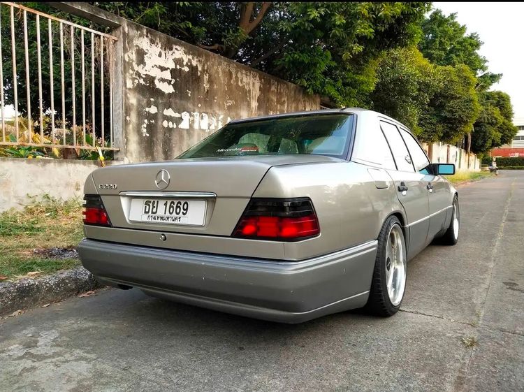 Mercedes-Benz E-Class 1994 E220 Sedan เบนซิน ไม่ติดแก๊ส เกียร์อัตโนมัติ บรอนซ์ทอง รูปที่ 2