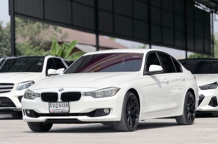 BMW Series 3 2013 320i Sedan เบนซิน ไม่ติดแก๊ส เกียร์อัตโนมัติ ขาว รูปที่ 3