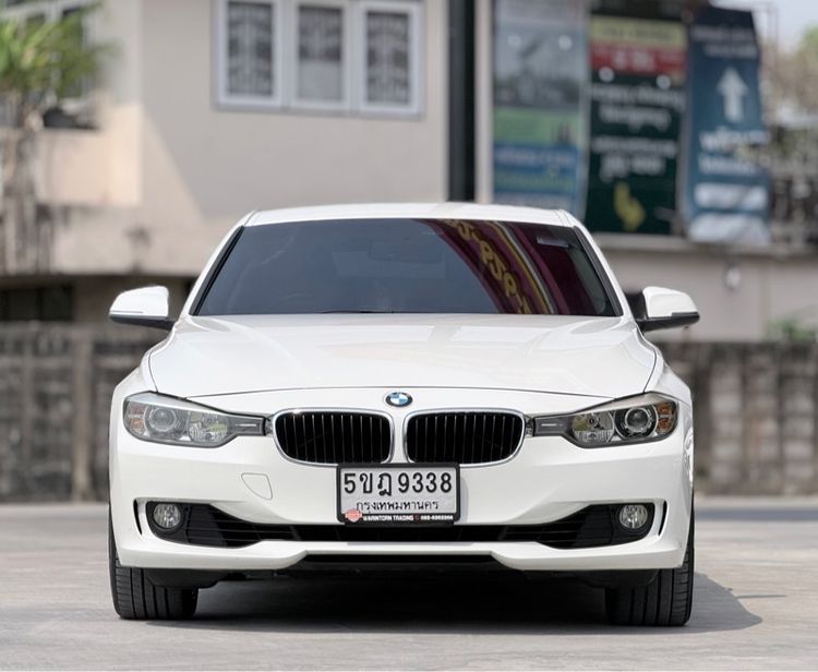 BMW Series 3 2013 320i Sedan เบนซิน ไม่ติดแก๊ส เกียร์อัตโนมัติ ขาว รูปที่ 2