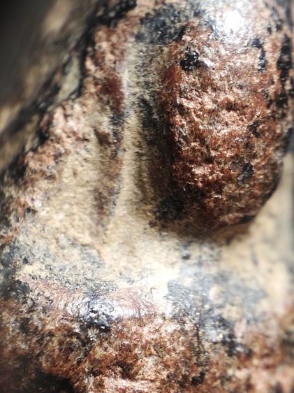 พระนางพญาพิษณุโลกเนื้อดินลงรักครับ รูปที่ 4