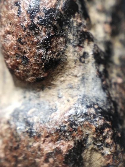 พระนางพญาพิษณุโลกเนื้อดินลงรักครับ รูปที่ 5