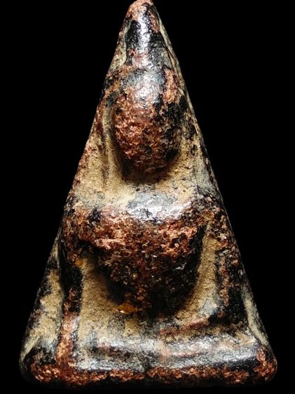 พระนางพญาพิษณุโลกเนื้อดินลงรักครับ