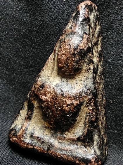 พระนางพญาพิษณุโลกเนื้อดินลงรักครับ รูปที่ 17