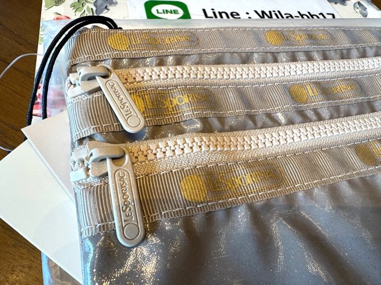 LeSportsac กระเป๋า 3 ซิป รูปที่ 2