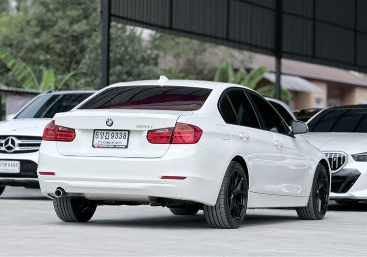 BMW Series 3 2013 320i Sedan เบนซิน ไม่ติดแก๊ส เกียร์อัตโนมัติ ขาว รูปที่ 4