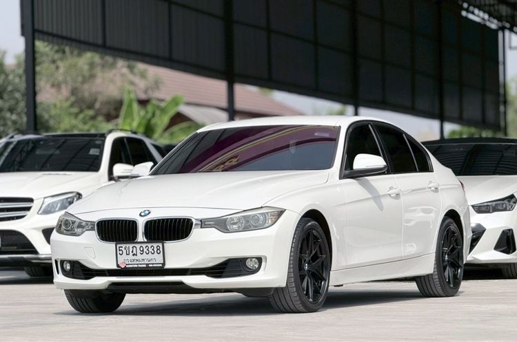 BMW Series 3 2013 320i Sedan เบนซิน ไม่ติดแก๊ส เกียร์อัตโนมัติ ขาว รูปที่ 3