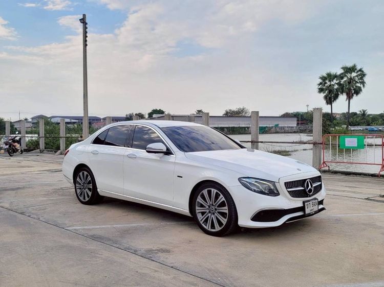 Mercedes-Benz E-Class 2018 E300e Sedan ปลั๊กอินไฮบริด (PHEV) ไม่ติดแก๊ส เกียร์อัตโนมัติ ขาว รูปที่ 2