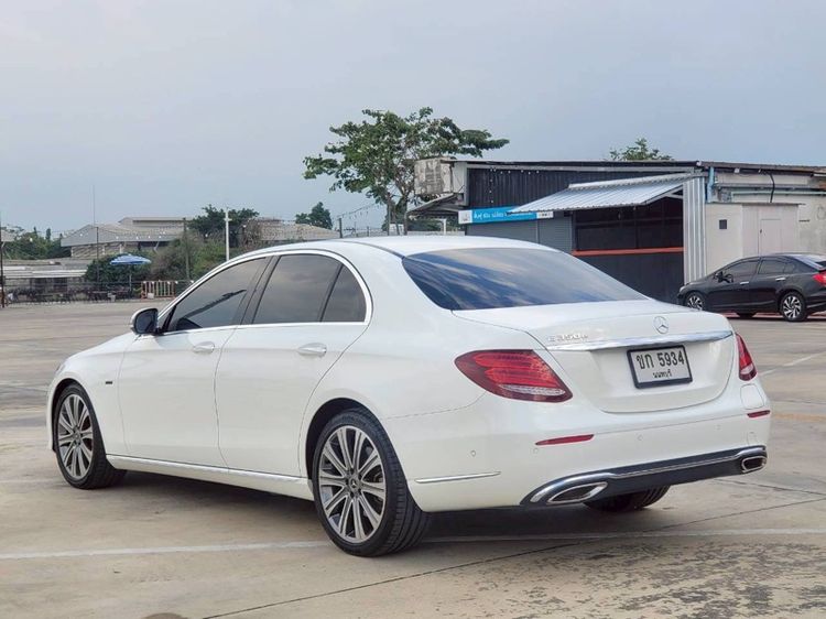 Mercedes-Benz E-Class 2018 E300e Sedan ปลั๊กอินไฮบริด (PHEV) ไม่ติดแก๊ส เกียร์อัตโนมัติ ขาว รูปที่ 4