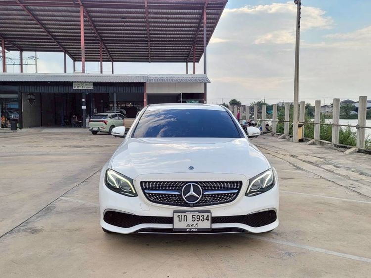 รถ Mercedes-Benz E-Class E300e สี ขาว