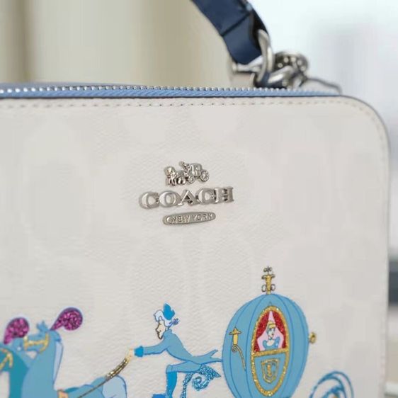ขาย Disney X Coach Cinderella Box Purse Top Handle Crossbody Handbag White รูปที่ 3