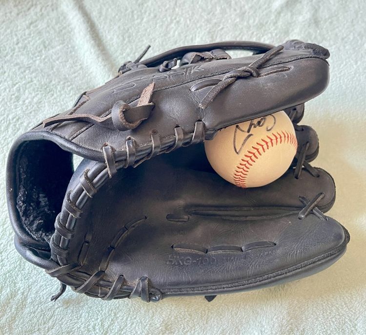 ถุงมือเบสบอลหนังแท้ พร้อมลูกเบสบอลหนังเย็บแท้ ขนาด 12 นิ้ว มือ2 จากญี่ปุ่น รูปที่ 4