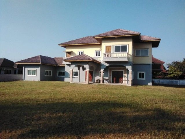 บ้านหลังใหญ่ใกล้ตัวเมือง
