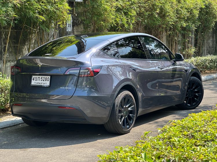 Tesla Model Y 2023 Long Range AWD Utility-car ไฟฟ้า ไม่ติดแก๊ส เกียร์อัตโนมัติ เทา รูปที่ 2