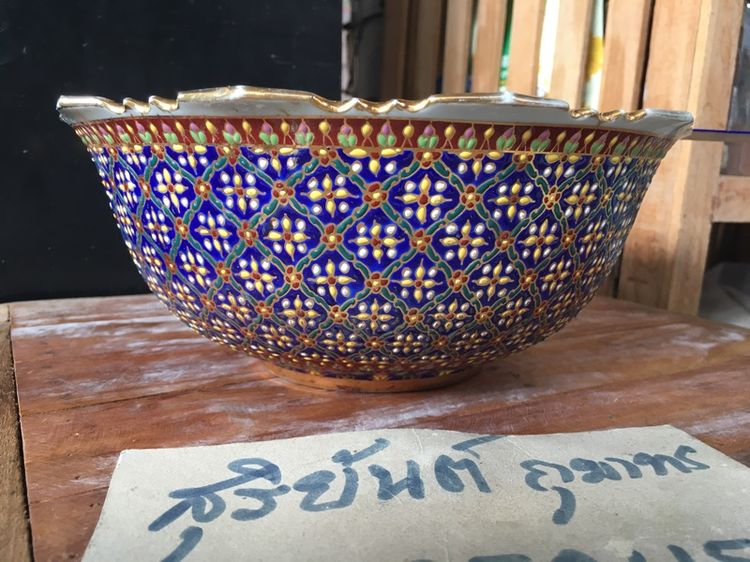 ชามเบญจรงค์ขนาดกว้าง 8 นิ้วเศษครับ