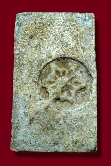 พระพุทธปางอุ้มบาตรหลังดอกจันทร์ หลวงปู่ภู วัดอินทร์ธาราม รูปที่ 2