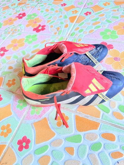 รองเท้าฟุตบอล