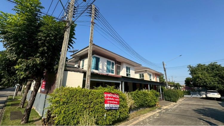 บ้านเดี่ยว 60 ตารางวาสองหลังติดกัน