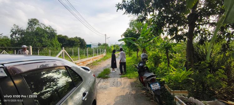 ขายที่ดินเปล่า อยู่ในชุมชนที่พักอาศัย ห่างจากถนนใหญ่ประมาณ ระยะทางเพียง 1.5 กิโลเมตร  ที่ดินหน้ากว้าง 40 เมตร  รูปที่ 2
