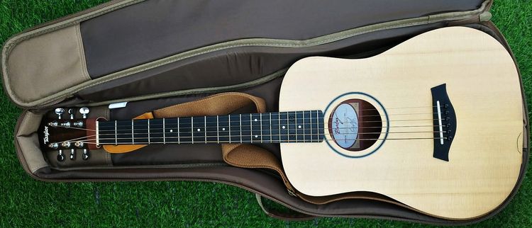 กีต้าร์โปร่ง TAYLOR Baby BT-1 พร้อมกระเป๋า สายสะพายอย่างดี มือสอง จากญี่ปุ่น