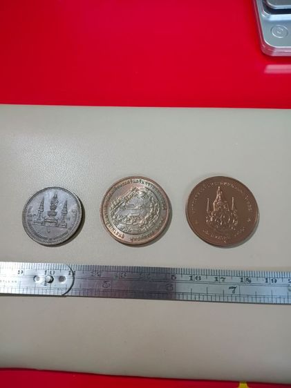 เหรียญที่ระลึก 3 เหรียญ รูปที่ 2