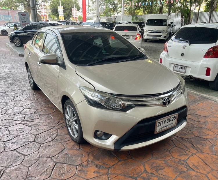 รถ Toyota Vios 1.5 S สี บรอนซ์ทอง