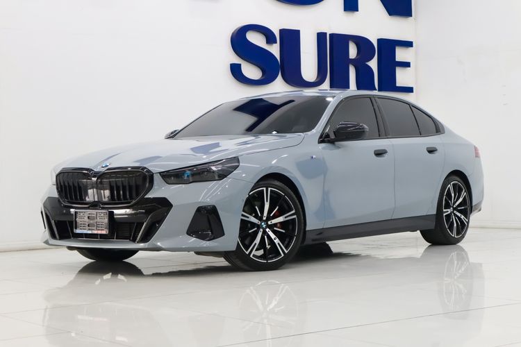 รถ BMW Series 5 520d สี เทา
