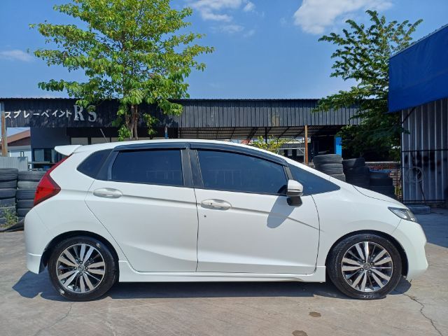 Honda Jazz 2016 1.5 SV i-VTEC Sedan เบนซิน ไม่ติดแก๊ส เกียร์อัตโนมัติ ขาว รูปที่ 2