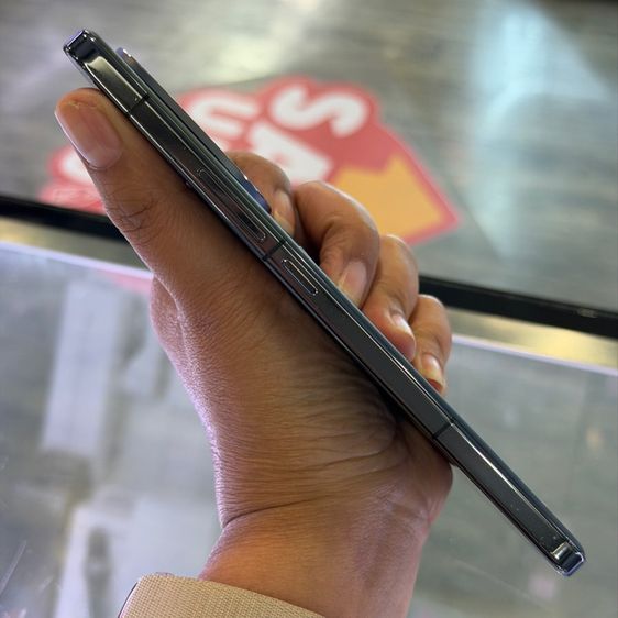 IQOO 13 สีดำ(Alpha) เครื่องศูนย์ สภาพสวยมาก จอ6.82นิ้ว แรม16รอม512 Snap8 Elite กล้อง50ล้าน(3ตัว)🔥🔥 รูปที่ 4