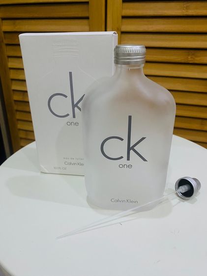 ขวดเปล่าน้ำหอม CK One แท้ 💯 ขนาด 300 มล ไซซ์ใหญ่พิเศษ รุ่นนี้  หายากมาก🔥 สภาพสวยใส ไม่มีรอยแตก รูปที่ 2