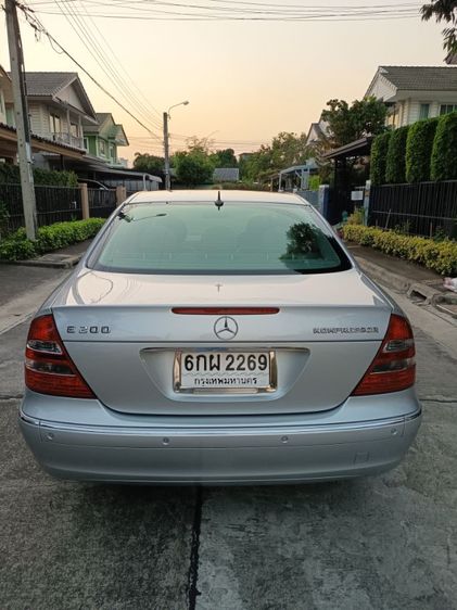 Mercedes-Benz E-Class 2006 W211 Sedan เบนซิน เกียร์อัตโนมัติ บรอนซ์เงิน รูปที่ 2