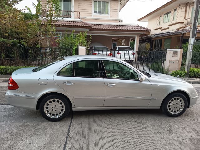 Mercedes-Benz E-Class 2006 W211 Sedan เบนซิน เกียร์อัตโนมัติ บรอนซ์เงิน รูปที่ 4