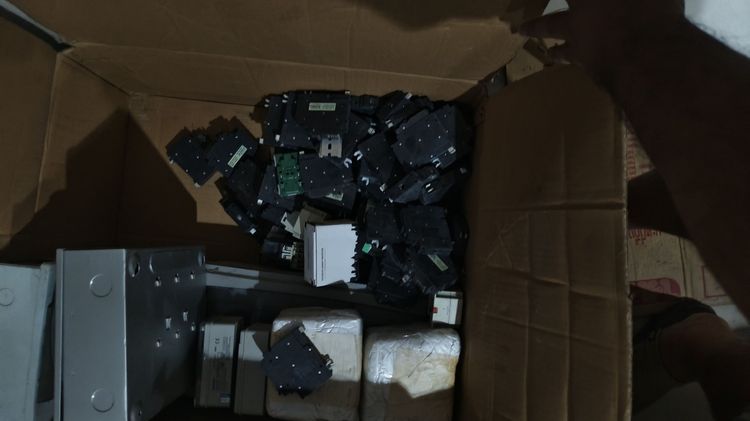 ขายตู้โหลดเซ็นเตอร์ มือสอง พร้อมเมน สามเฟส Schneider และ CHANG รูปที่ 8