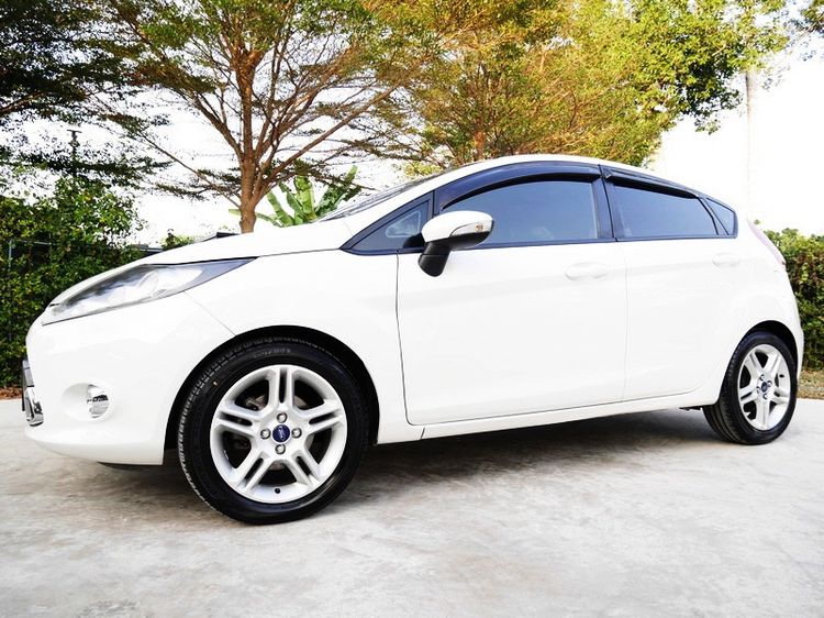 รถ Ford Fiesta 1.5 Sport สี ขาว