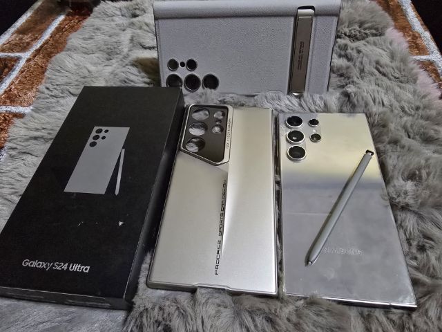 Samsung  S24 ultra
Ram 12GB Rom 256GB 