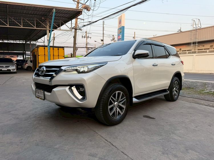 Toyota Fortuner 2018 2.4 V Utility-car ดีเซล ไม่ติดแก๊ส เกียร์อัตโนมัติ ขาว รูปที่ 2