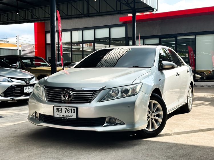 รถ Toyota Camry 2.0 G สี เทา