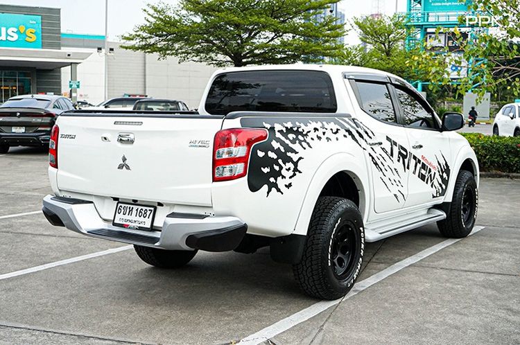 Mitsubishi Triton 2018 2.4 Plus GLS Limited Pickup ดีเซล ไม่ติดแก๊ส เกียร์ธรรมดา ขาว รูปที่ 4